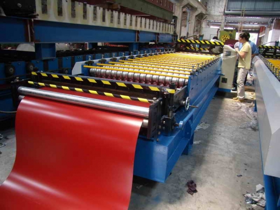 Rollo De Costura De Techo Que Forma La Máquina