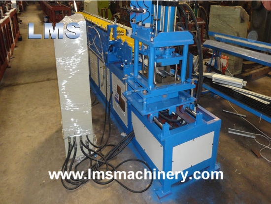 Puerta Del Obturador Rollo Que Forma La Máquina