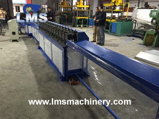 Rollo De Célula Abierta De Techo Que Forma La Máquina