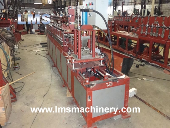 Rollo De Arriostramiento Que Forma La Máquina