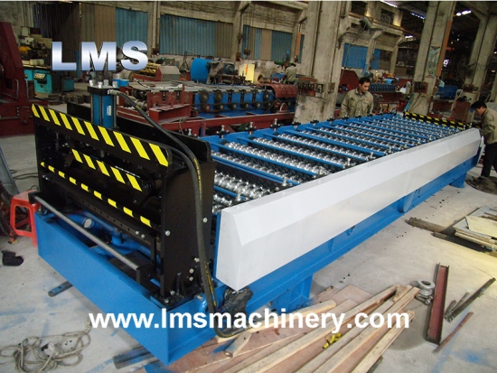 Rollo Del Panel De Pared Que Forma La Máquina