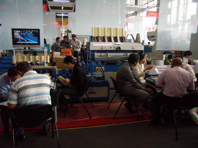 Espectáculos mecánicos del 107º final de la feria de cartón