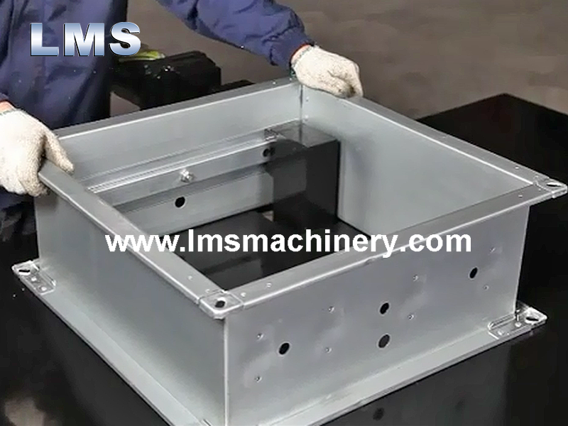 M&aacute;quina remachadora de compuertas contra incendios, Plataforma de sujeci&oacute;n de compuerta cortafuegos